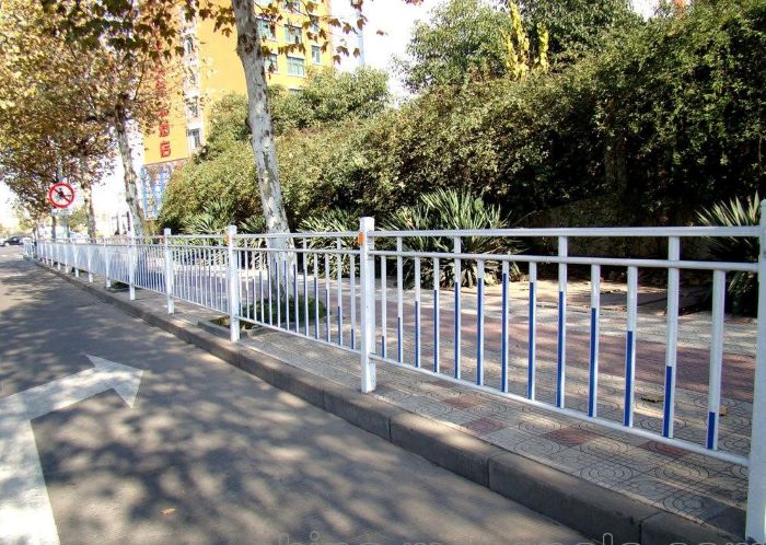 廣東護(hù)欄,東莞護(hù)欄,圍墻護(hù)欄,陽(yáng)臺(tái)護(hù)欄,安全防護(hù)欄