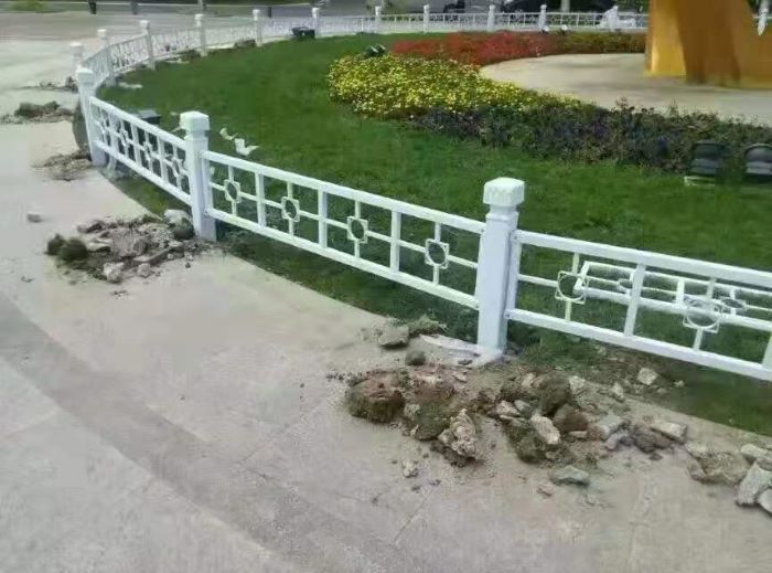 草坪護(hù)欄-09